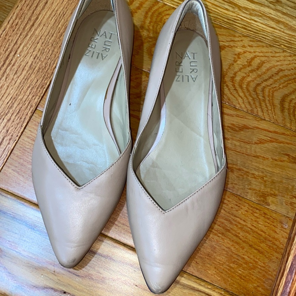 Cream pointed flats - Good condition- Size 7.5W